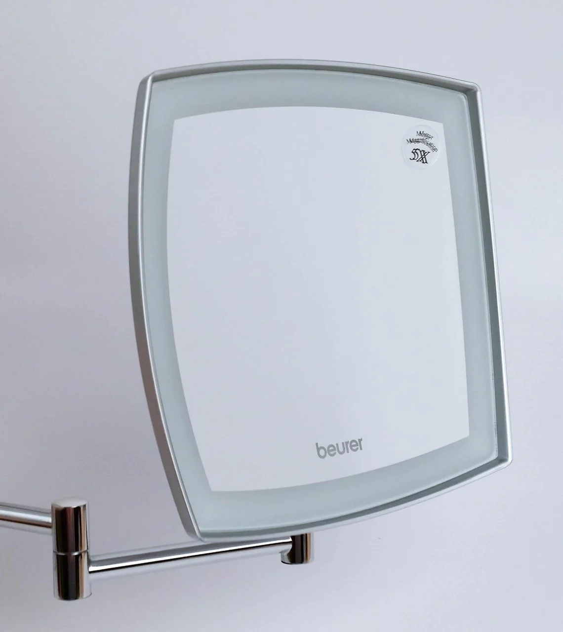 Косметическое зеркало с подсветкой Beurer BS 89