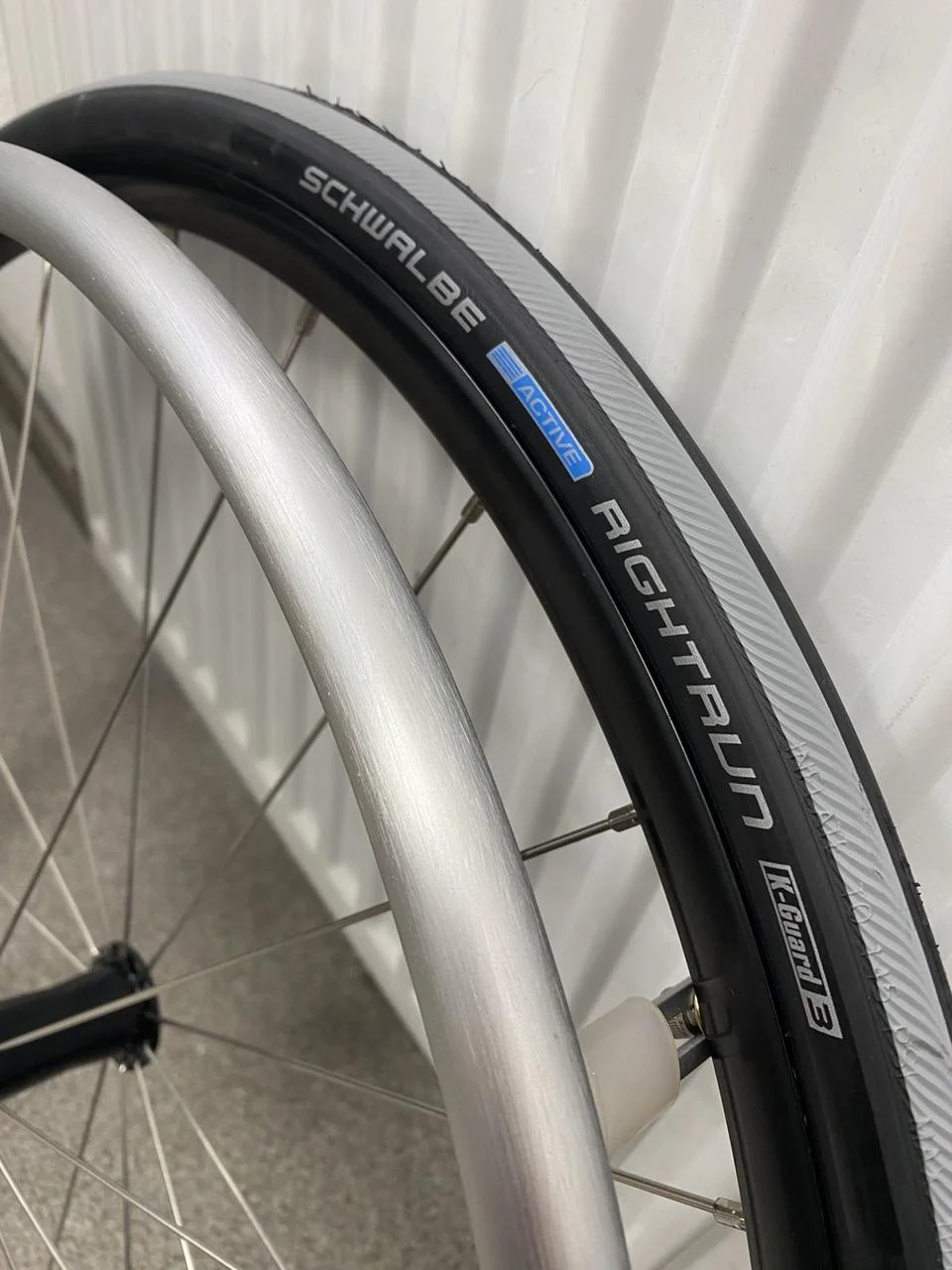 Колесо заднее для инвалидной коляски 24”x1, 25-540 Schwalbe Right Run (53/63 мм.,ось 12 мм.) Vermeiren