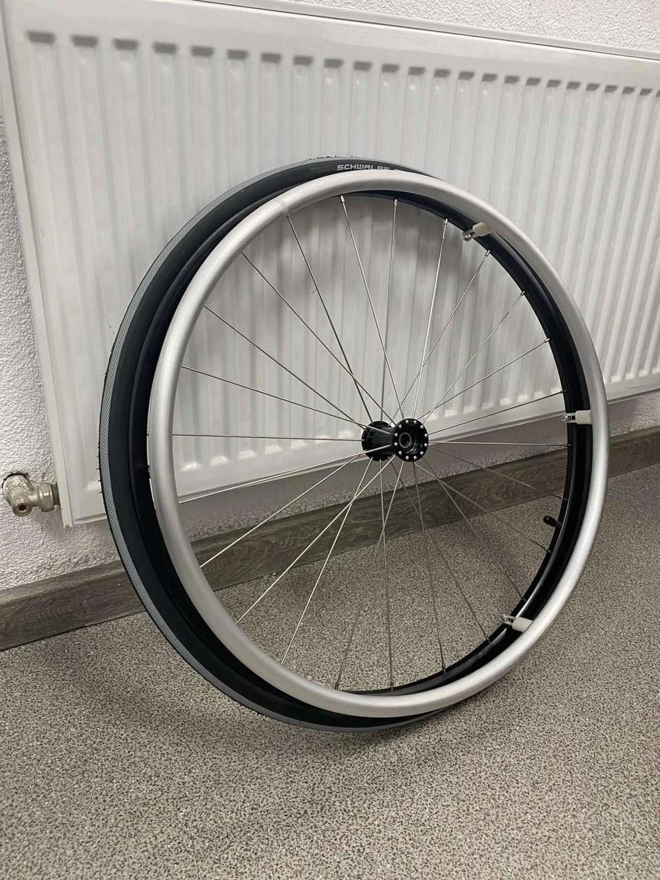 Колесо заднее для инвалидной коляски 24”x1, 25-540 Schwalbe Right Run (53/63 мм.,ось 12 мм.) Vermeiren